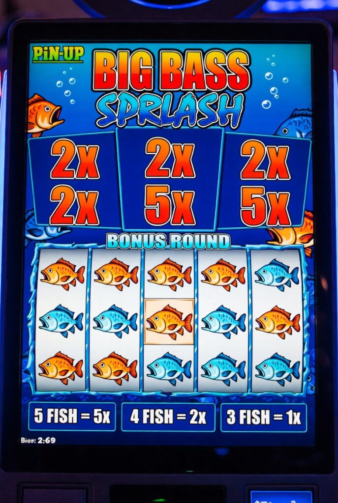 Активный бонусный раунд Big Bass Splash с множителями в Pin-Up